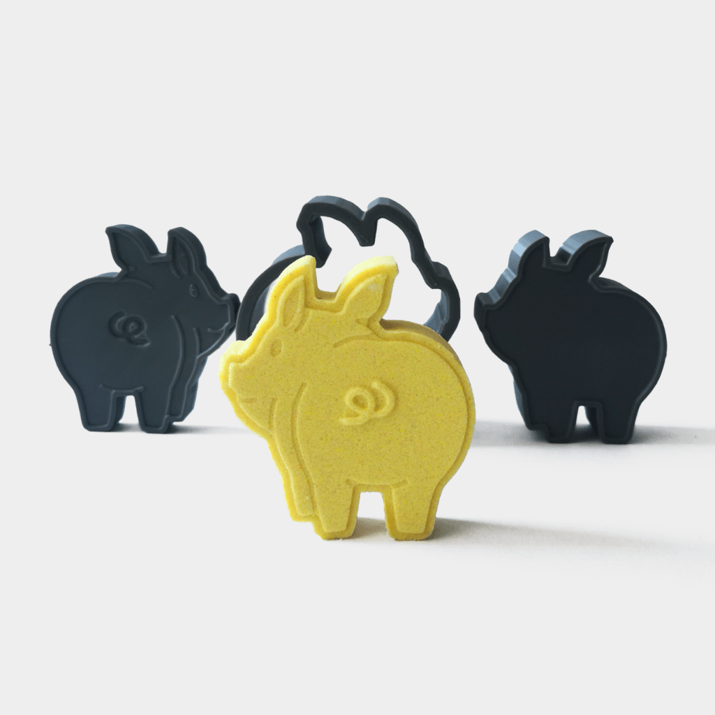 piggy bath bomb mould and piggy shaped bath bomb