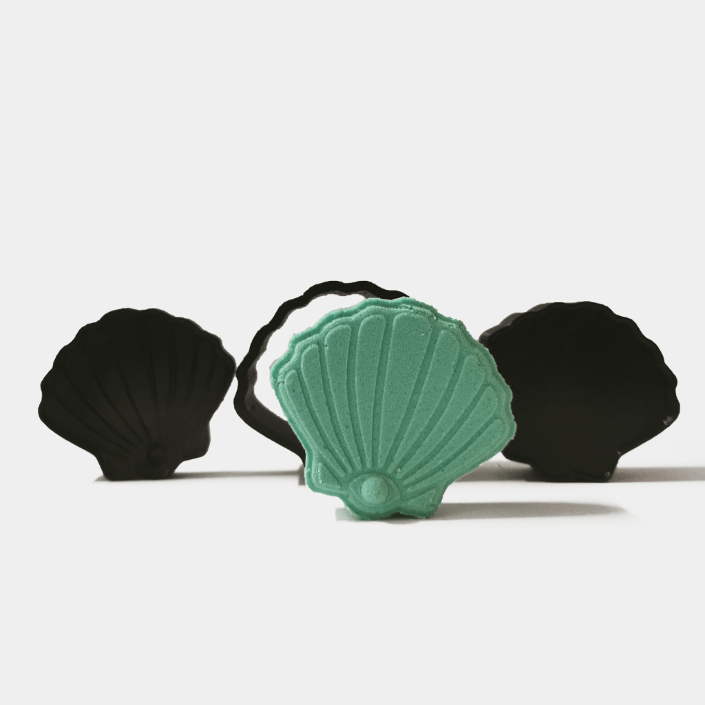 Shell shaped bath bomb mould and shell bath bomb