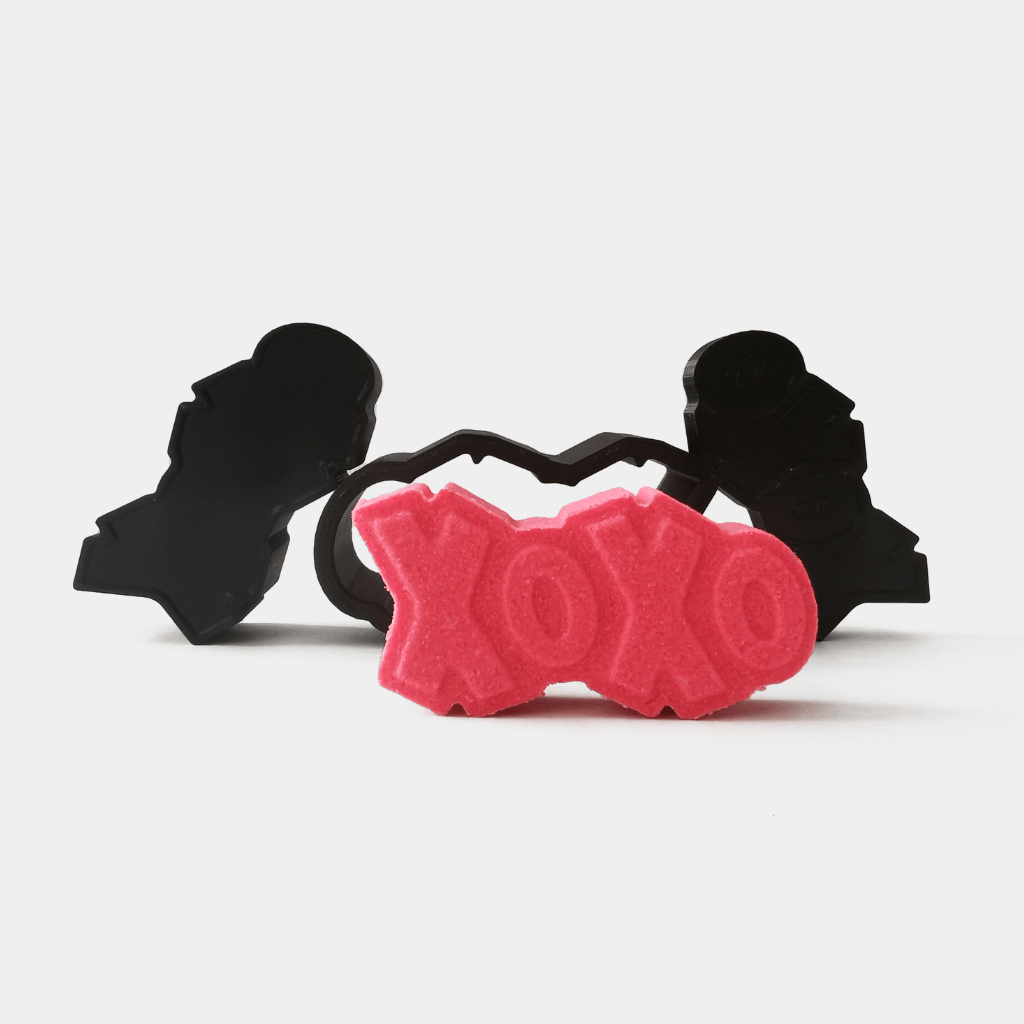 xoxo valentine's day bath bomb mould and bath bomb